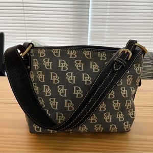 Pre-loved DOONEY & BOURKE grey purse, canvas